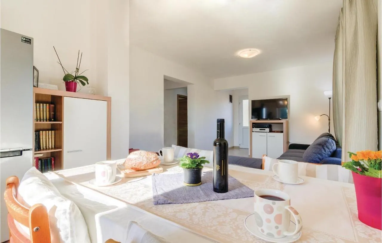 Awesome Home In Valtura With Wifi 0*,