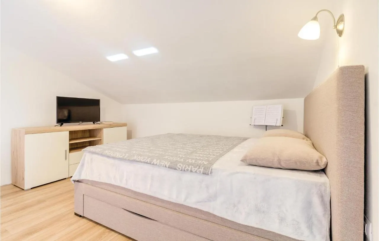Awesome Home In Valtura With Wifi 0*,